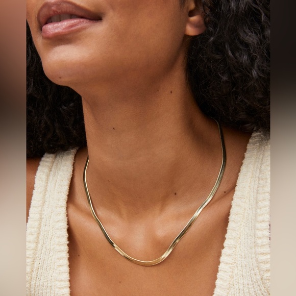 Kendra Scott Kassie Chain Necklace in Gold - Picture 4 of 8